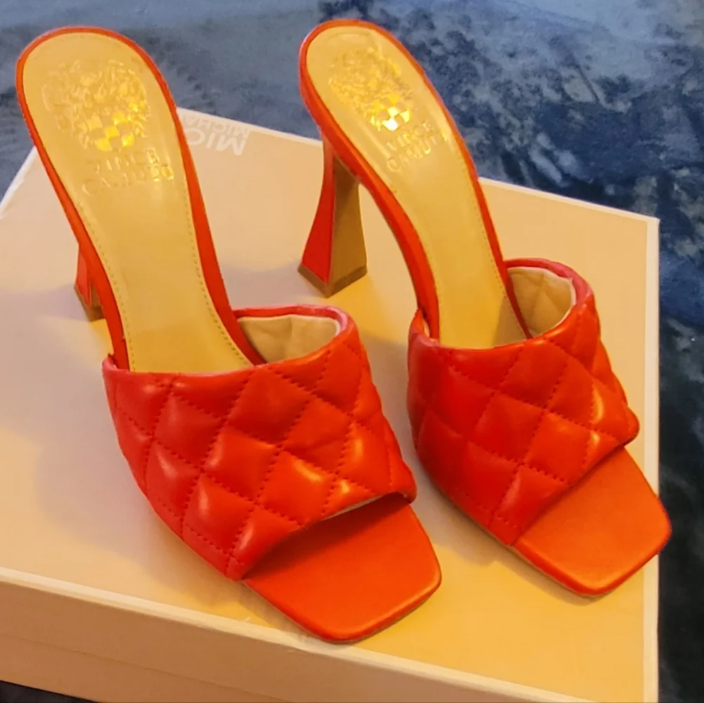 SOLD! VINCE CAMUTO BRINELA WOVEN ORANGE SLIDE - Picture 1 of 4